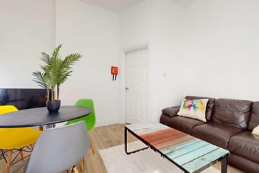 3 bed flat, Greenbank Road, Greenbank, Plymouth, PL48NH - Image 2